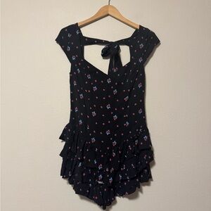 5/$55 !! 🔥 Kimchi blue Floral Black Ruffle Romper